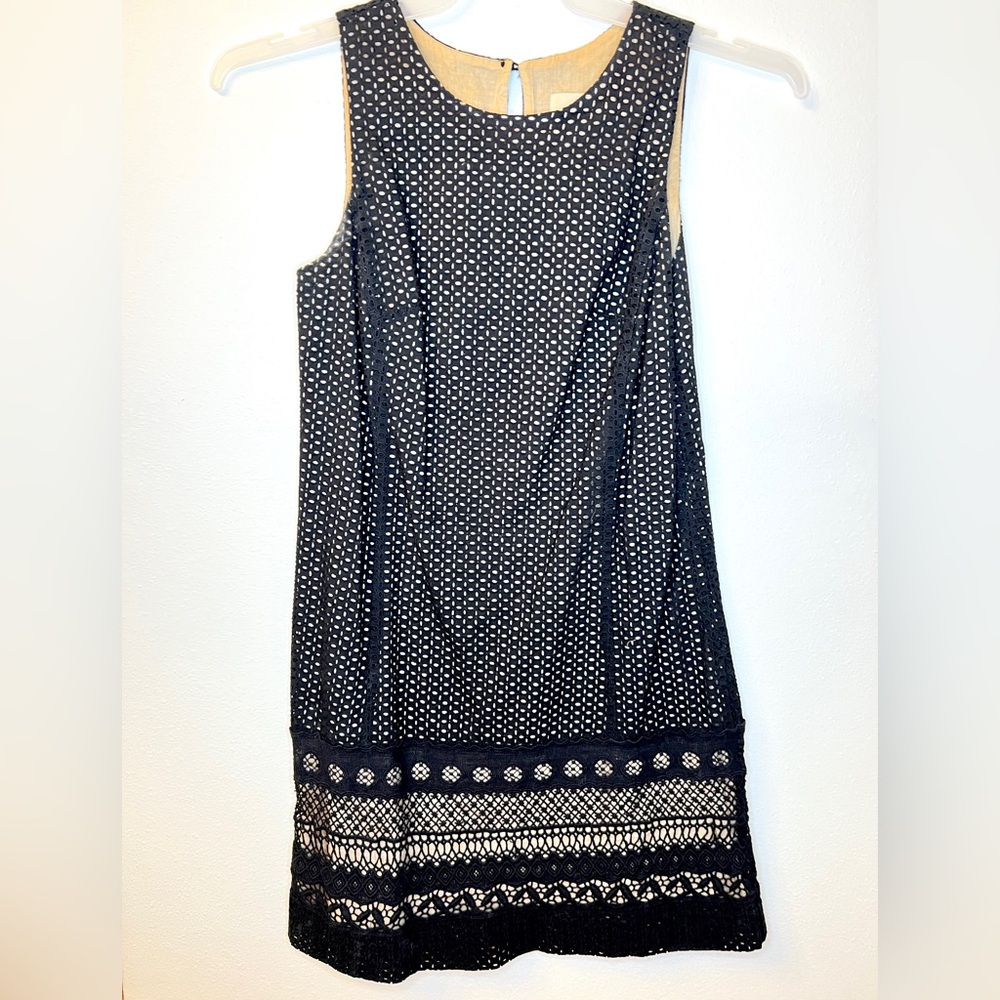 ANN TAYLOR THE LOFT -WOMEN'S BLACK EYELET LACE DRESS WI BEIGE LINING - SIZE 0